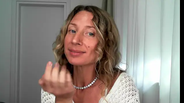 paevoa (F milf) - hot dance