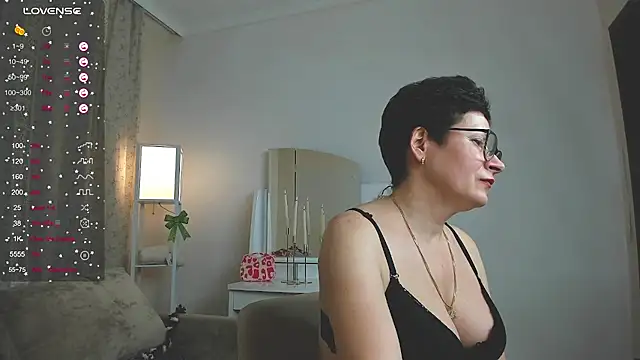 jennymons (F mature) - take off top