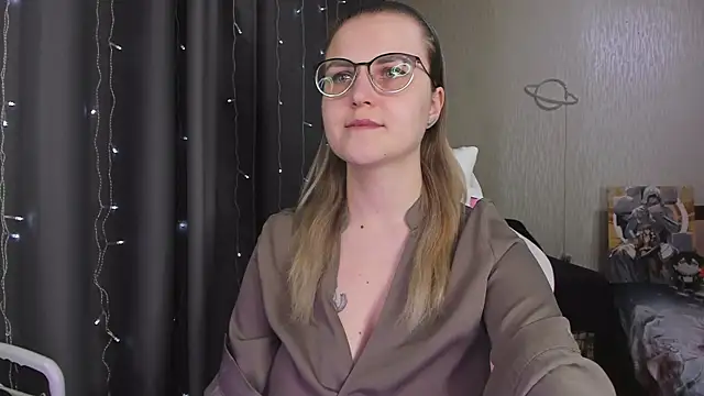 missbrightshine - MissBrightShine's free webcam