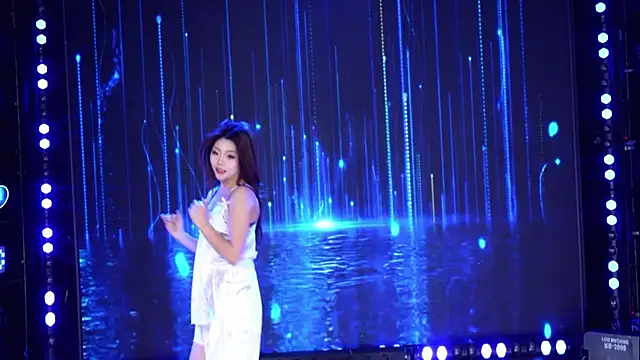 美女cdyyds003在线直播