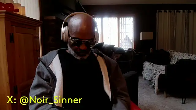 sinnernoir - Sinnernoir's free webcam - UK Sex Cams