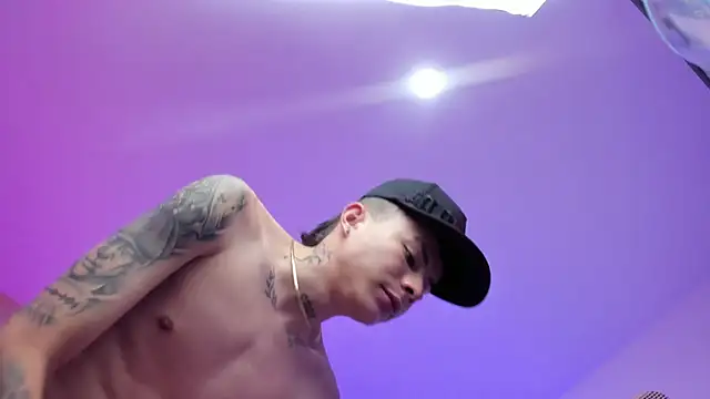 nascary_fox (M twink) - cum public