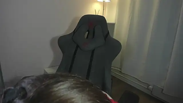 fuckdoll_18 - Fuckdoll_18's free webcam