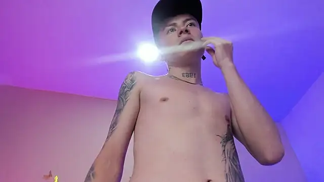 nascary_fox (M twink) - cum public