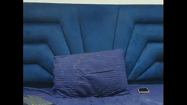 angell_cooper (F mature) - dildo in pussy