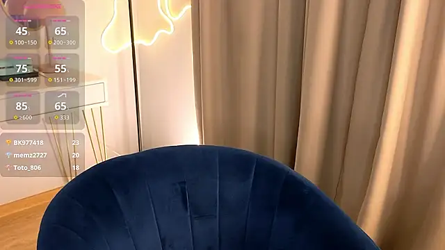 vixaria (F teen) - sucking and licking fingers