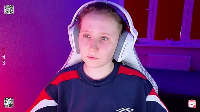 mon_lola - Mon_lola's free webcam