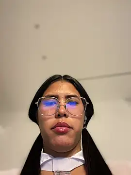 alysson_18 - Alysson_18's free webcam