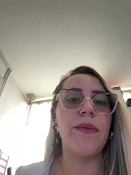 Webcam Model (CurvyLust_x)  is live.Free join now!