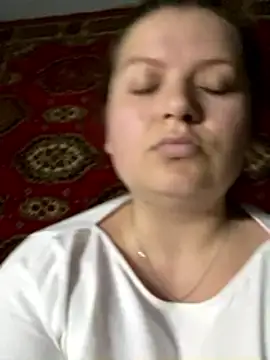 Nenssy555 webcam stripchat model stream image