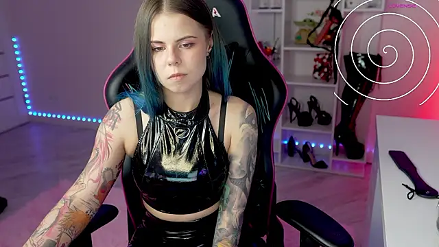 queenalicex - QueenAliceX's free webcam - UK Sex Cams