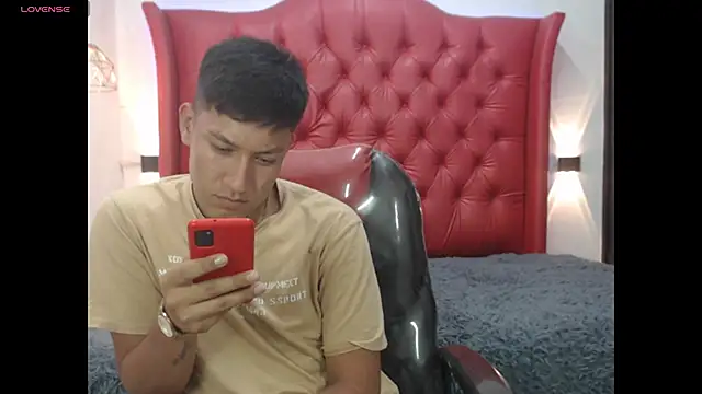 dominantboy4 (M twink) - cum show