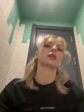 VikaBunny1 live sex cam