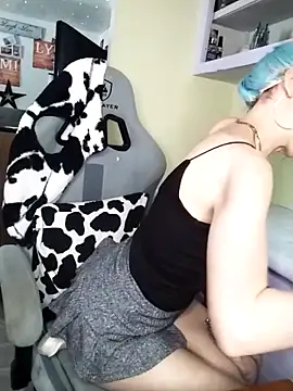 Webcam Model (Purple2StayThnxx)  is live.Free join now!