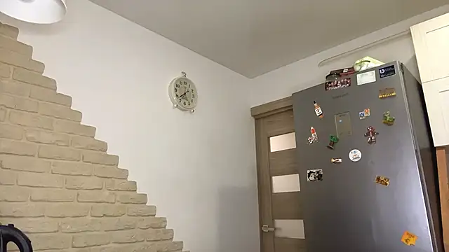 elsiekuhlmann (F teen) - touch my collarbones