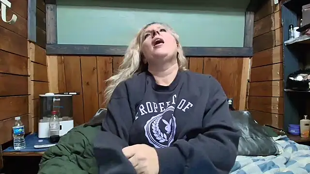 lisaxlovexxx (F milf) - Playtime!!