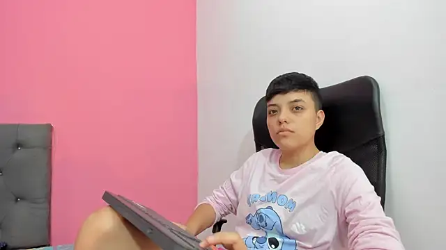 ariloe_quintero - Ariloe_quintero's free webcam - UK Sex Cams