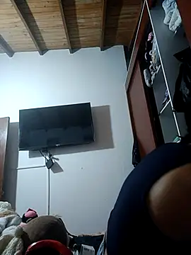 Webcam Model (LunaZambrano)  is live.Free join now!