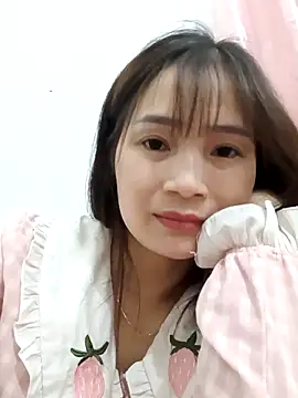 Webcam Model (-Dumi-)  is live.Free join now!