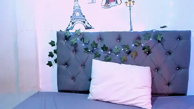 violeta_blaze1 (F young) - air kiss