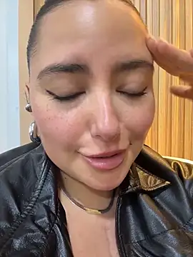 sukhakunis1 Live Webcam on Stripchat