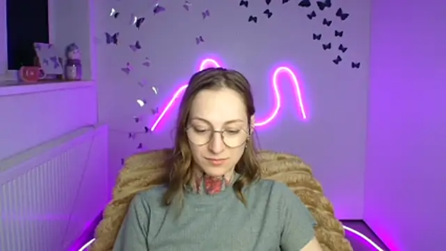 esmi_winter - Esmi_Winter's free webcam - UK Sex Cams