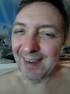 pokaz2020 (M mature) - Cum on cheeks in public