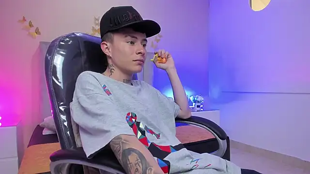 nascary_fox (M twink) - Hard cock close to cam maturbation