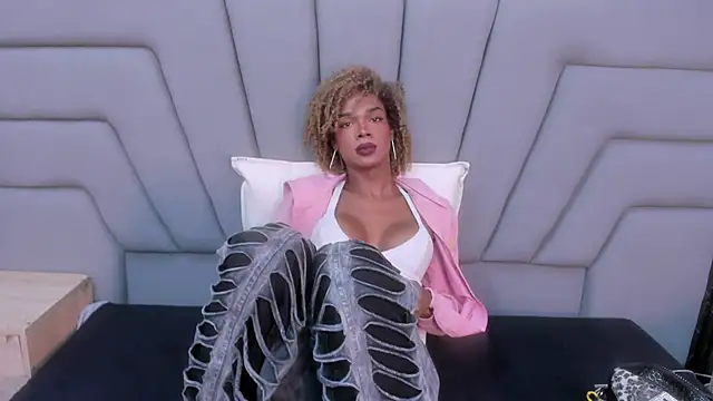 naomisteward (T young) - Rub the lump😏🔥