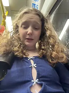 outside_rosy Live Webcam on Stripchat