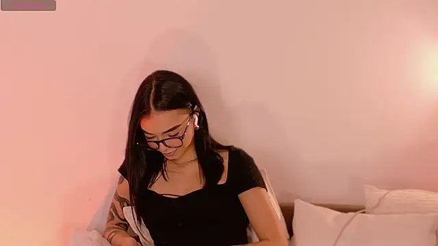 anabelwolf (F young) - SHOW TITS + PLAY NIPPLES