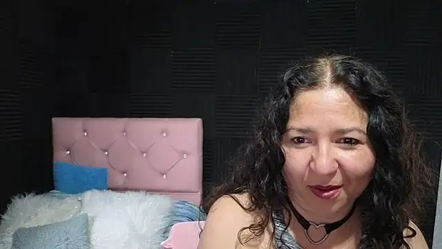 katifoxx (F mature) - For a 🎁🎁 from grandma