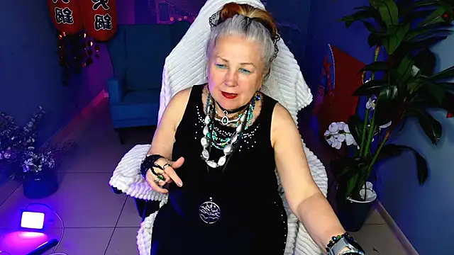 Live solo webcam of LilaMaharani