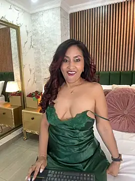 Webcam Model (MonicaMoret)  is live.Free join now!