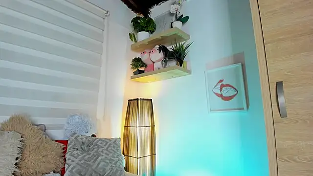 Live solo webcam of sara_madrid