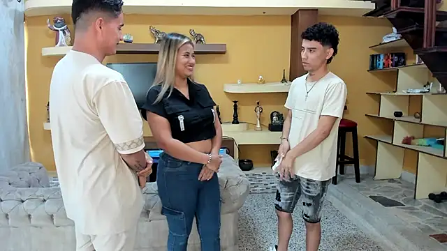 secret-roomies - Secret-roomies's free webcam