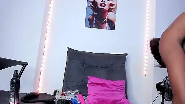 sindy_castro (F young) - Show Boobs 🔥