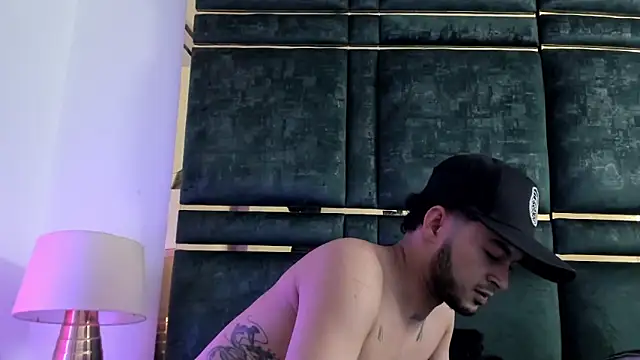 gaelycoral (Ask my age) - coral anus finger