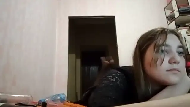 janinethielman (F teen) - show tongue