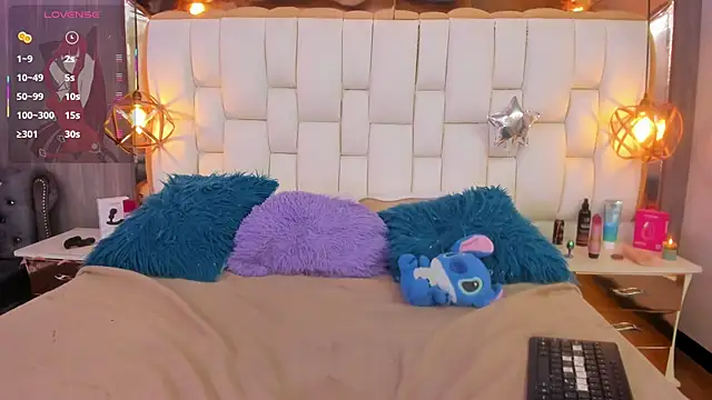 Foxxy_Doll live sex cam