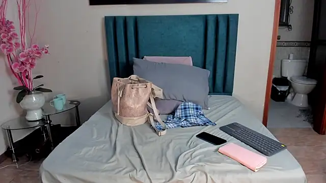 jazmindluxe - JazminDluxe's free webcam - UK Sex Cams