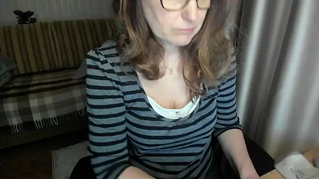 lauraoven - Lauraoven's free webcam - UK Sex Cams