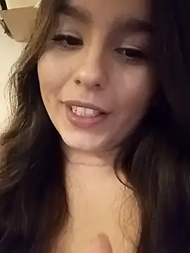 piiruwx (F young) - Show boobs flash