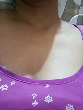 milfybar - MILFybar's free webcam - UK Sex Cams