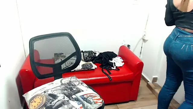 divax_monserrat - DIVAX_MONSERRAT's free webcam