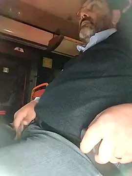 necroforo (M mature) - Senza masturbarmi e venire fino al goal