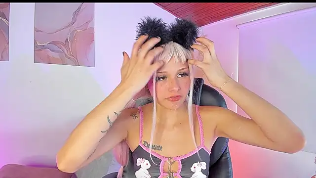 amelie_wine - Amelie_Wine's free webcam