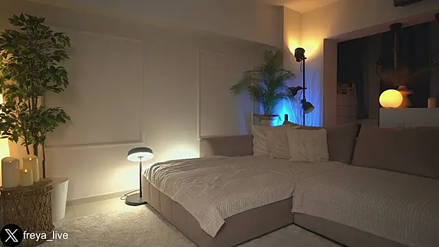 freyacherie - Freyacherie's free webcam