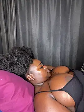 Webcam Model (Honeycoco0211) is live