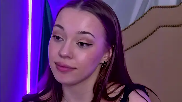 zoeyneal (F young) - bite my niiples with clamps